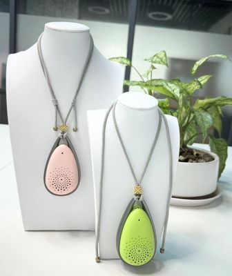 Lekkie 74g noszone oczyszczacz powietrza z 21 godzinami trwania