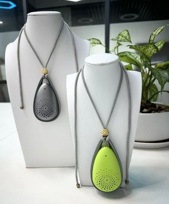 Certyfikowany przez FCC noszony oczyszczacz powietrza z baterią o pojemności 850 mAh i niskim poziomem hałasu < 20 dB