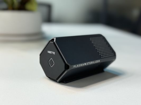 Ultra cichy oczyszczacz powietrza w samochodzie z wydłużoną żywotnością baterii